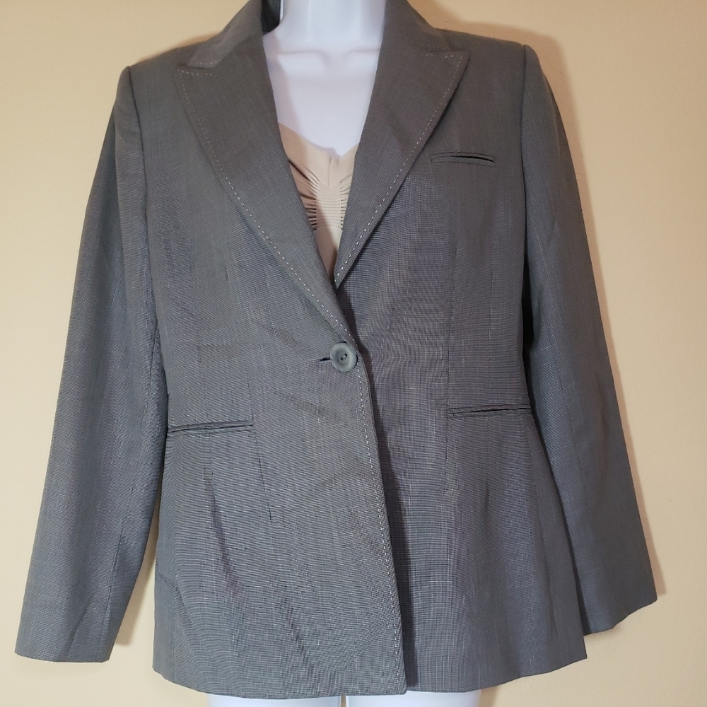 Kasper women Lined Blazer Sz 4P. Gray & White Houndstooth. Stitch design collar
